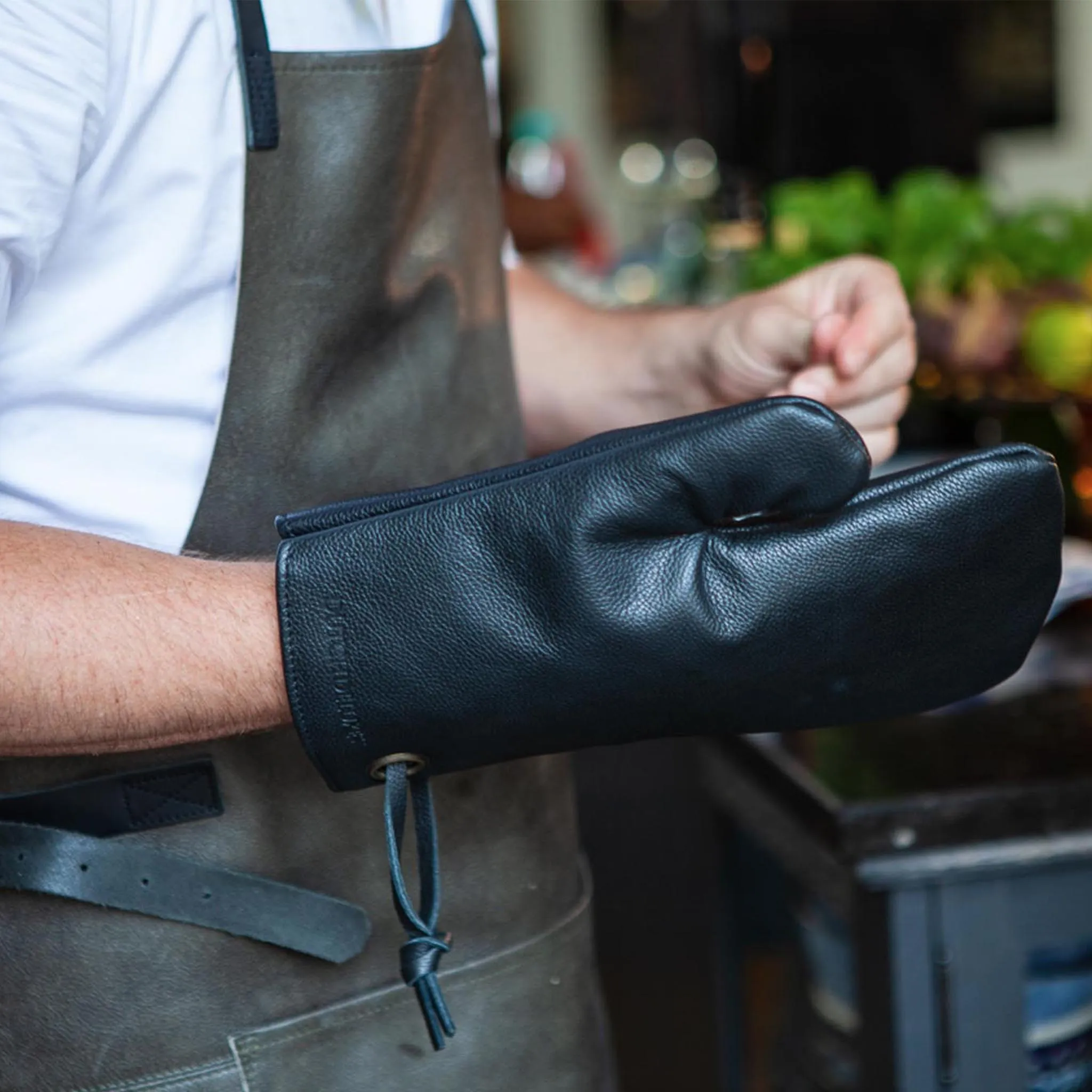 Dutchdeluxes Classic Oven Glove in Classic Brown